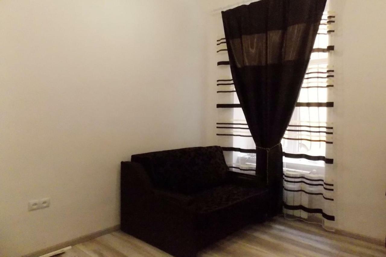 Apartment At Teodora Sqr Lemberg Exterior foto